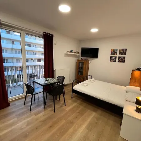 Ordona Charming Iii * Varšava